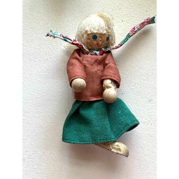 Ryan's Room Wooden Dollhouse Miniature Grandpa Grandma Daughter Figurines - Picture 7 of 9